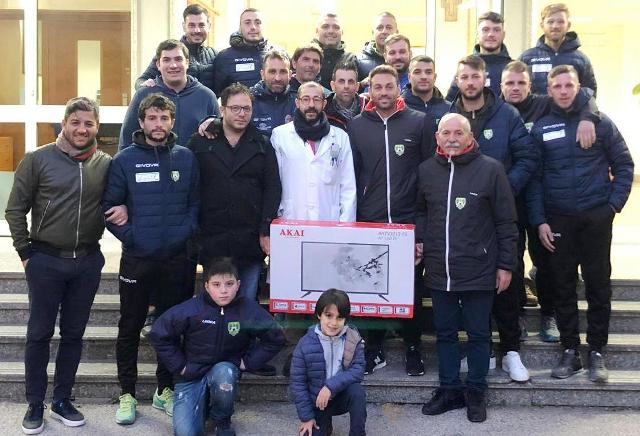 Epifania solidale: l’Asd Niscemi Football club dona 2 televisori alla Chirurgia dell'ospedale